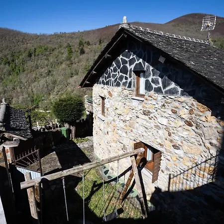 Casa De Aldea Menendez Holiday home *